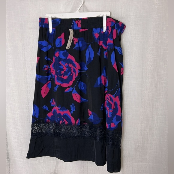 NWT Joe Fresh ,satin ,lace ,floral flare skirt,satin feel, - Picture 2 of 11